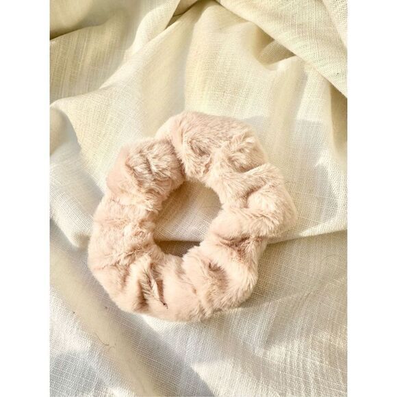 Light brown fuzzy hair tie scrunchie - Picture 1 of 2